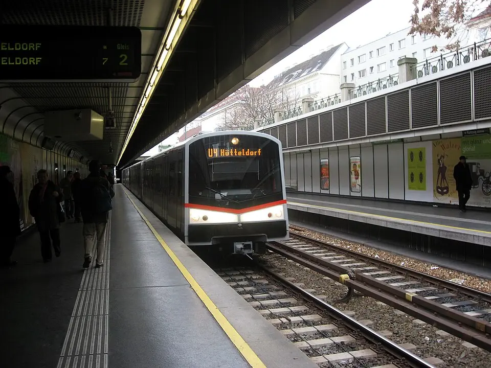 Obrázok: Dezidor · CC BY 3.0 U-Bahn-Linie U4 Wien