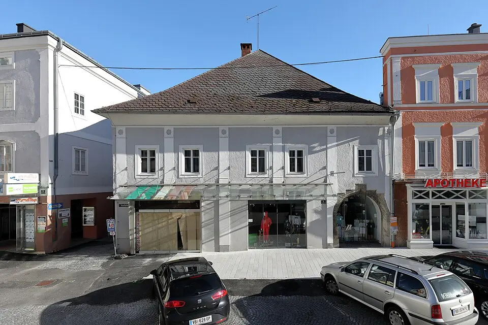 Wohn- und Geschäftshaus
