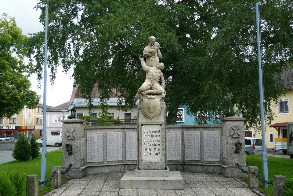 Bild: Thomas Ledl (talk) · CC BY 3.0 Kriegerdenkmal