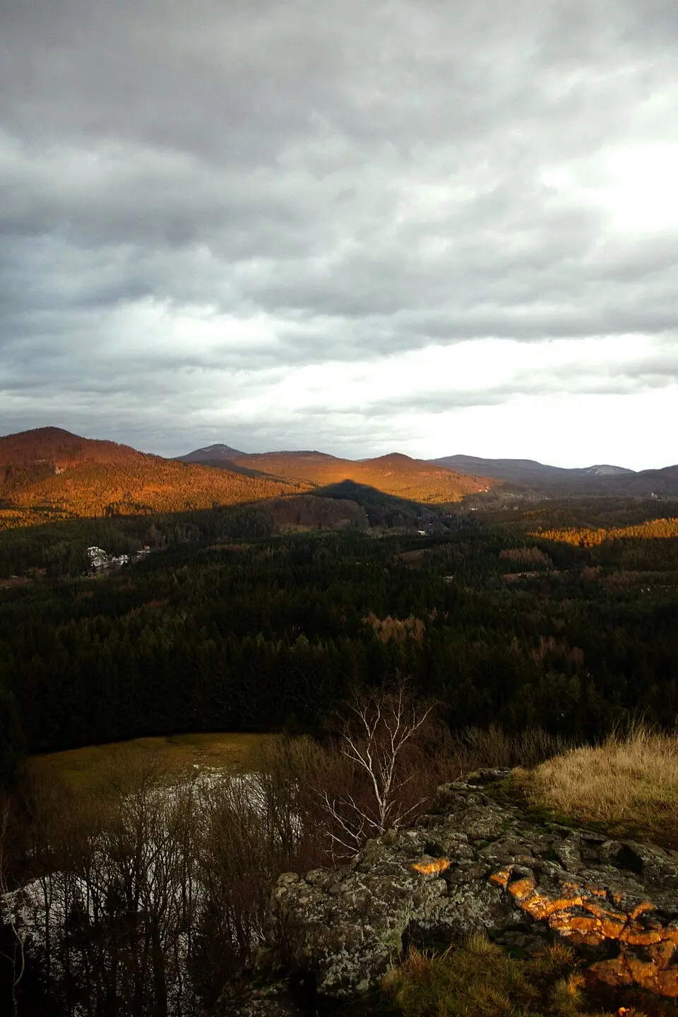 Bild: Tomassulc · CC BY-SA 4.0 Střední vrch (Lausitzer Gebirge)