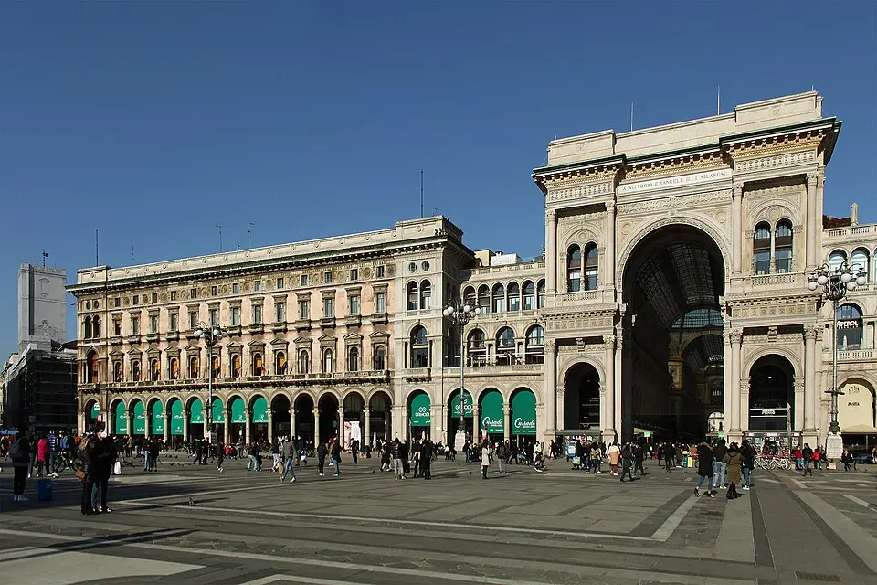 portici settentrionali di piazza Duomo