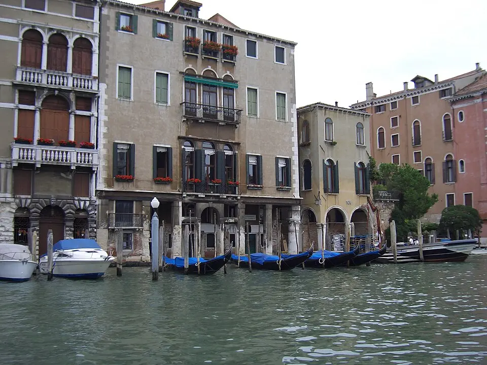 Wikimedia Commons · Public domain Palazzo Contarini Pisani
