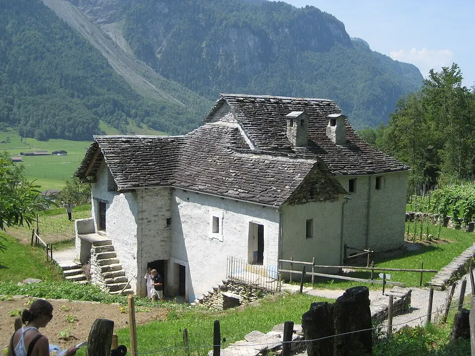 Image: Noemieki · CC BY-SA 3.0 Hofstetten bei Brienz