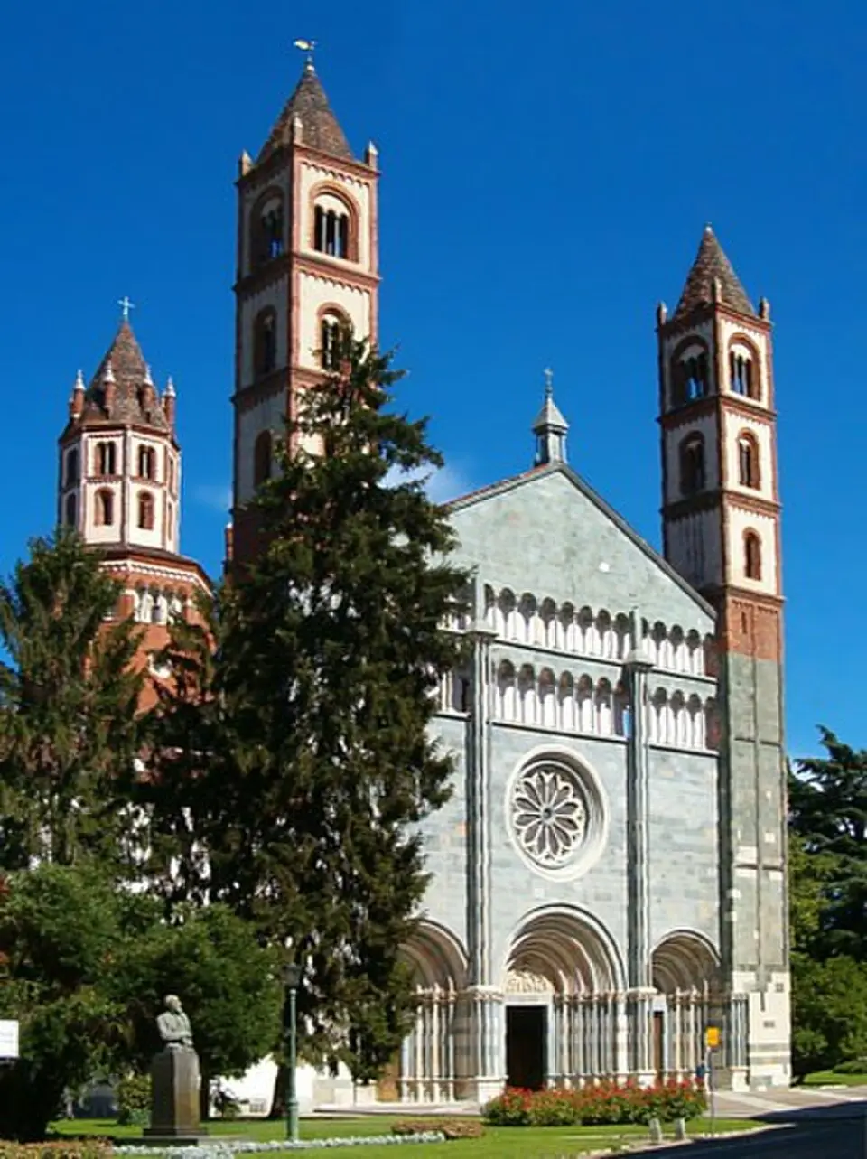 Hochgeladen von: Idéfix~commonswiki · CC BY-SA 3.0 Basilika Sant’Andrea