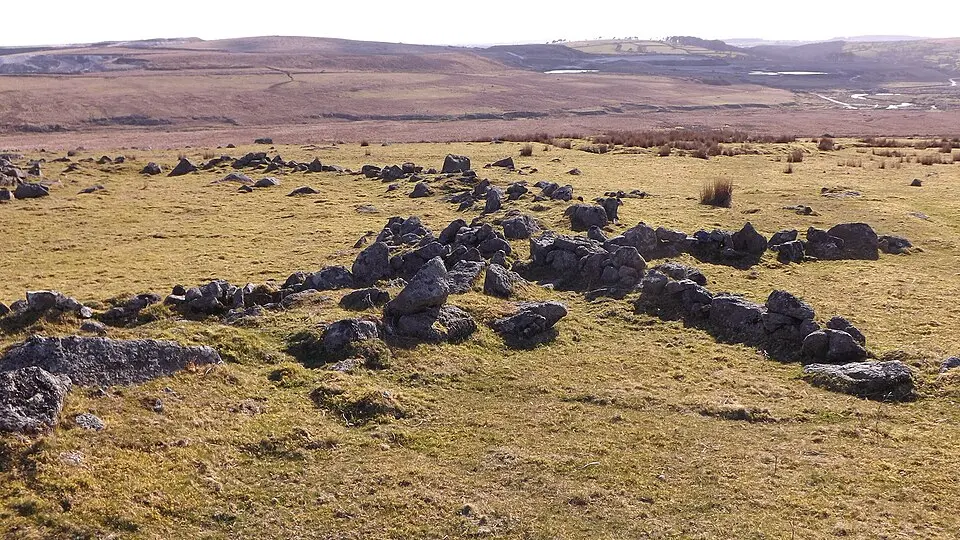 Partially enclosed stone hut circle settlement and post-medieval warren structures on the western slope of Little and Great Trow