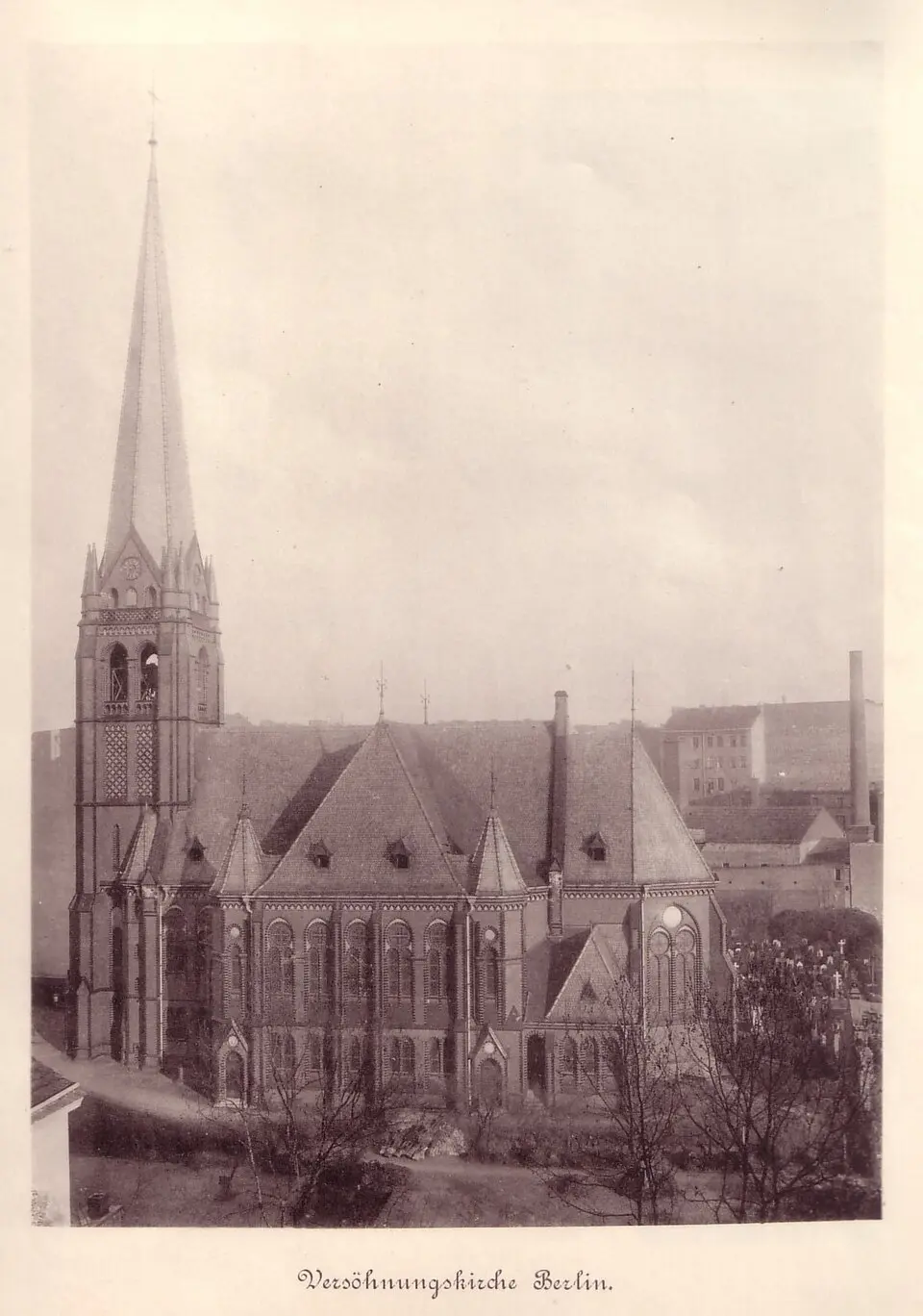 Kép: Schlesische Dachstein- & Falzziegel-Fabriken, vorm. G. Sturm (Freiwaldau Schlesien) · Public domain Versöhnungskirche