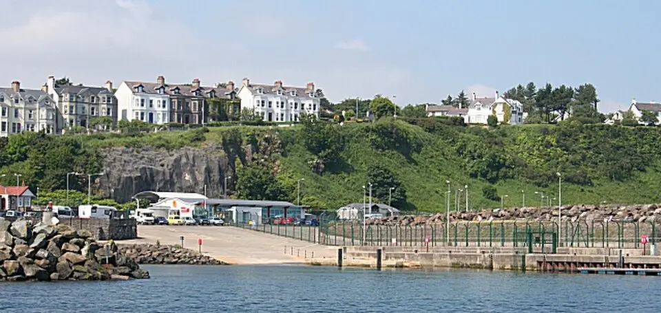 Image: Anne Burgess · CC BY-SA 2.0 Ballycastle