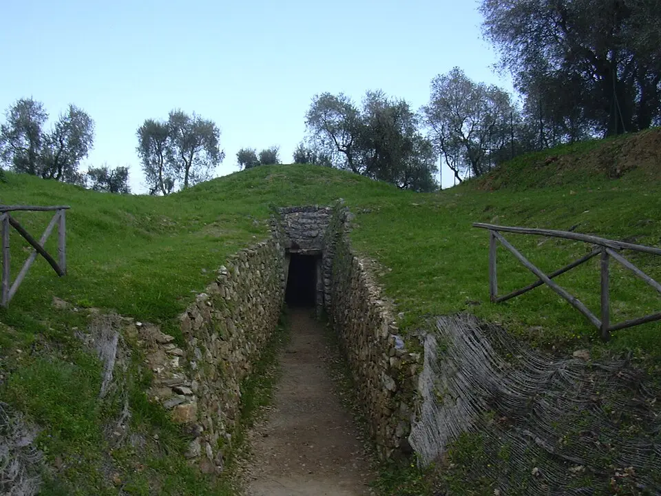 Immagine: Gabriele Delhey · CC BY-SA 3.0 tomba del Diavolino II
