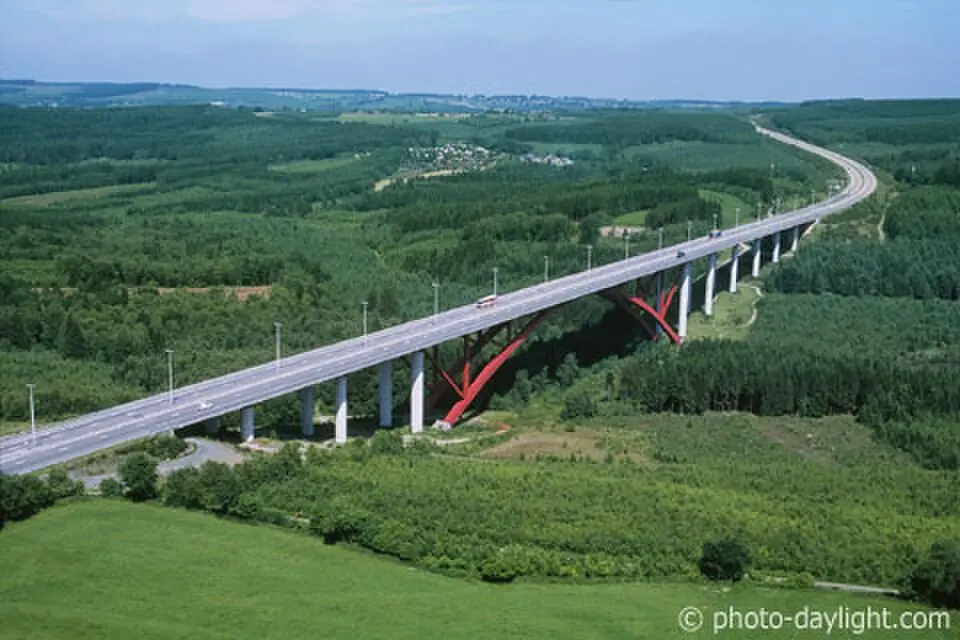 Viaduct van de Eau Rouge