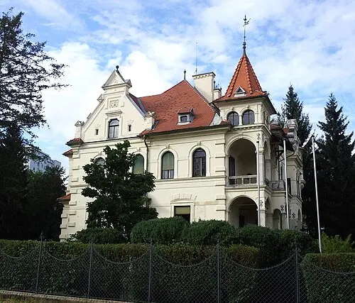 Villenanlage Hold