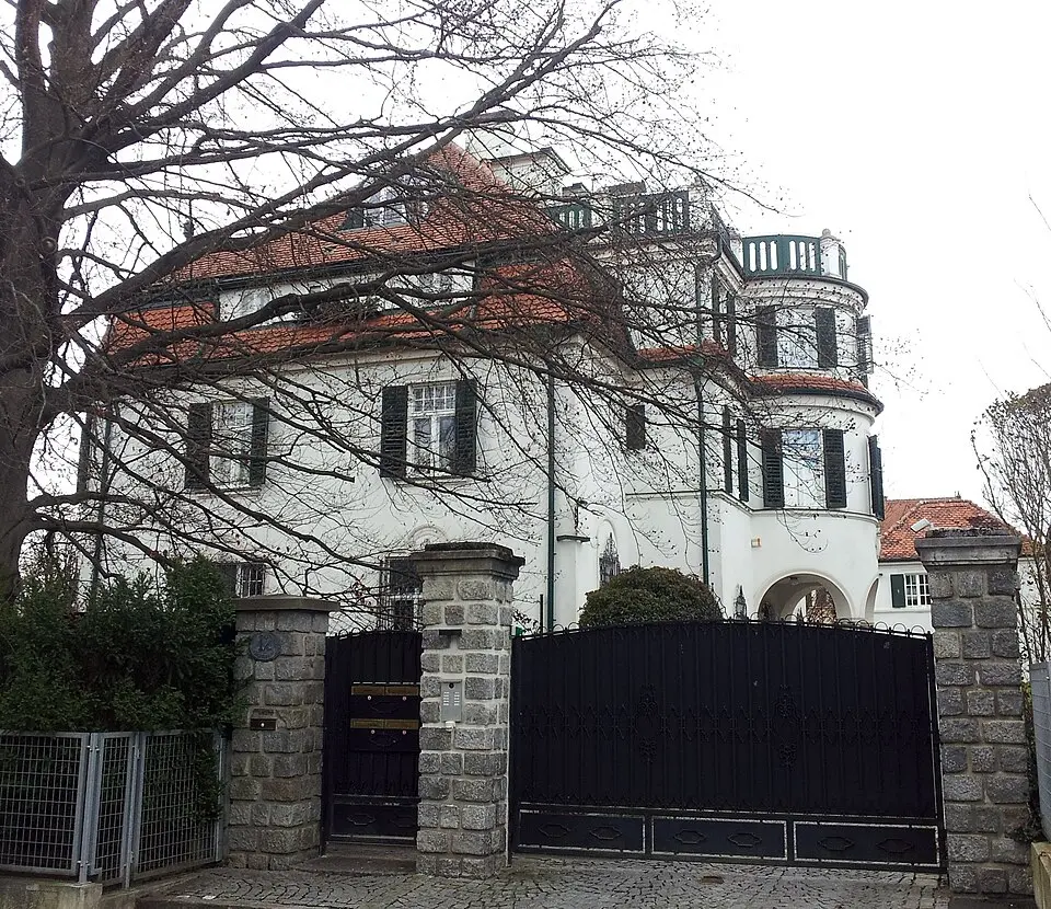 Obrázok: Gugganij (talk) · CC BY-SA 3.0 AT Villa Präprost