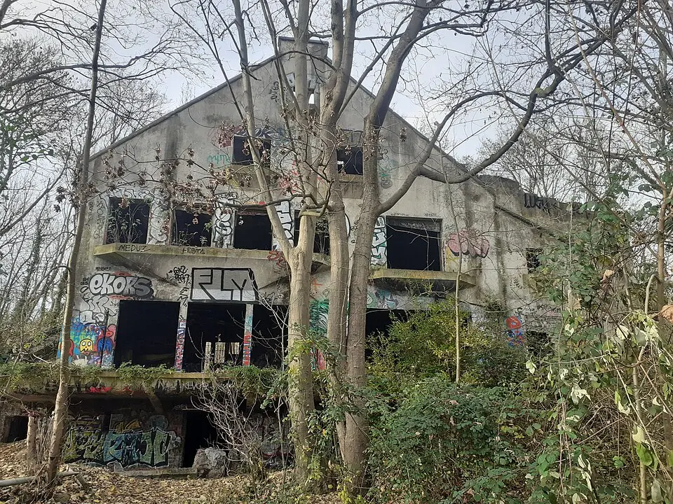 Kép: Patrice78500 · CC BY-SA 4.0 Villa Sapène, Mesnil-le-Roi