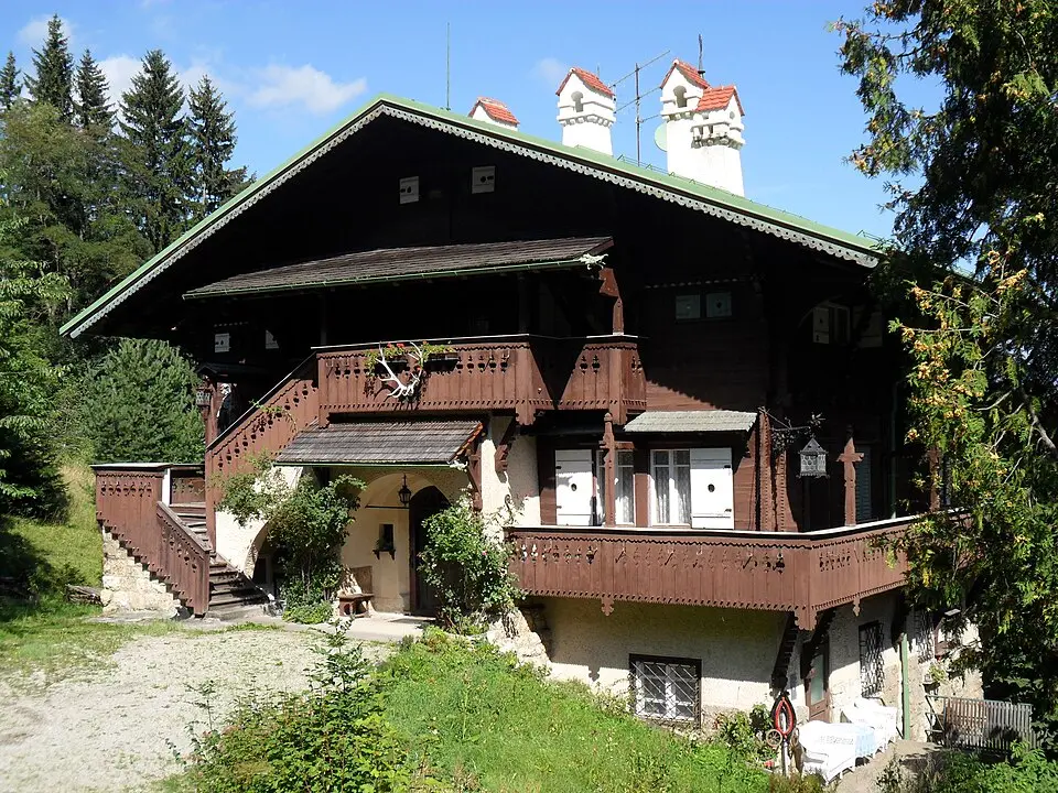 Villa Neumann/Haus Hubertus und Nebengebäude