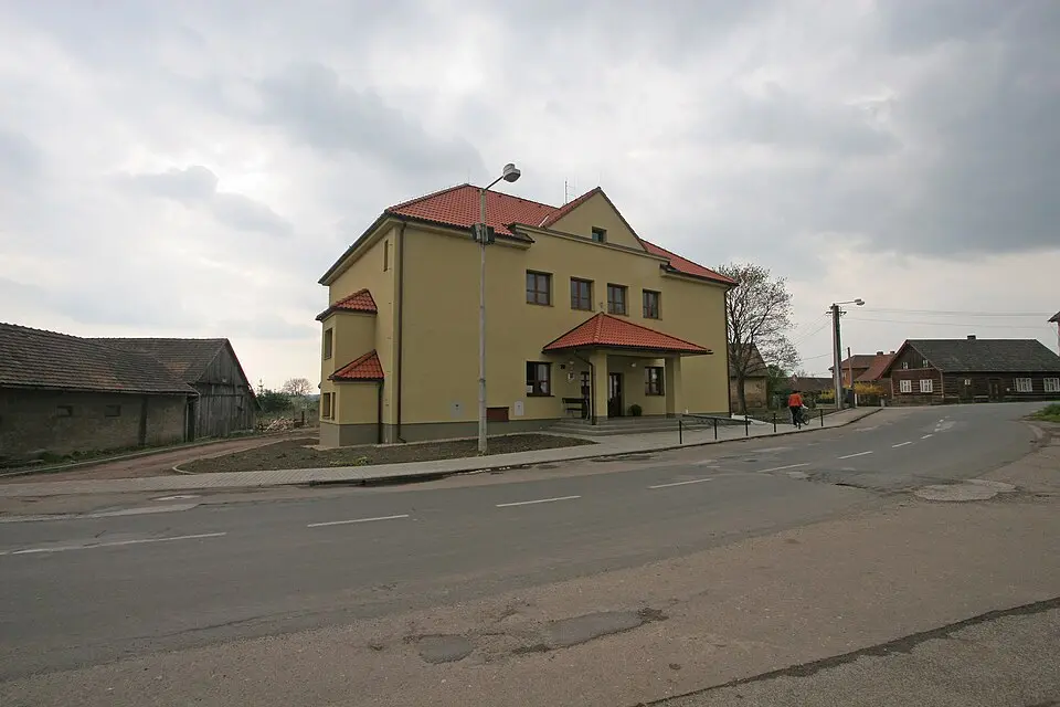Bild: Petr1888 · CC BY-SA 3.0 Vinary u Smidar