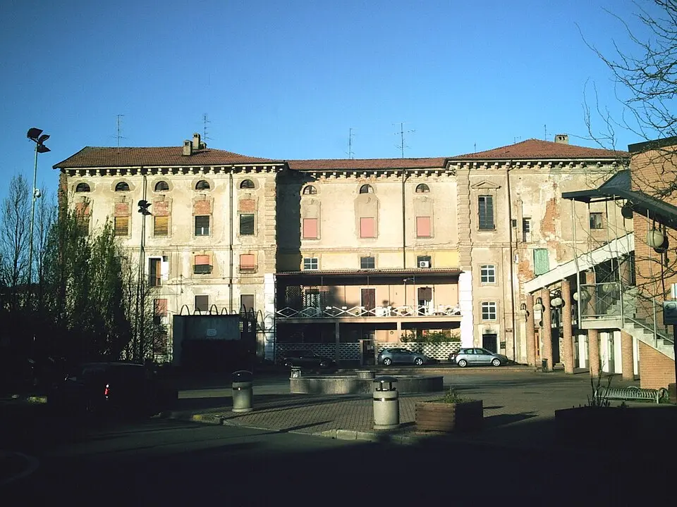 Image: Dm.insubre.82 · Public domain Palazzo Visconti-Castelli