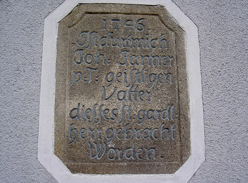 Slika: Allexkoch · CC BY-SA 4.0 Inschrifttafel vom ehemaligen Kapuzinerkloster