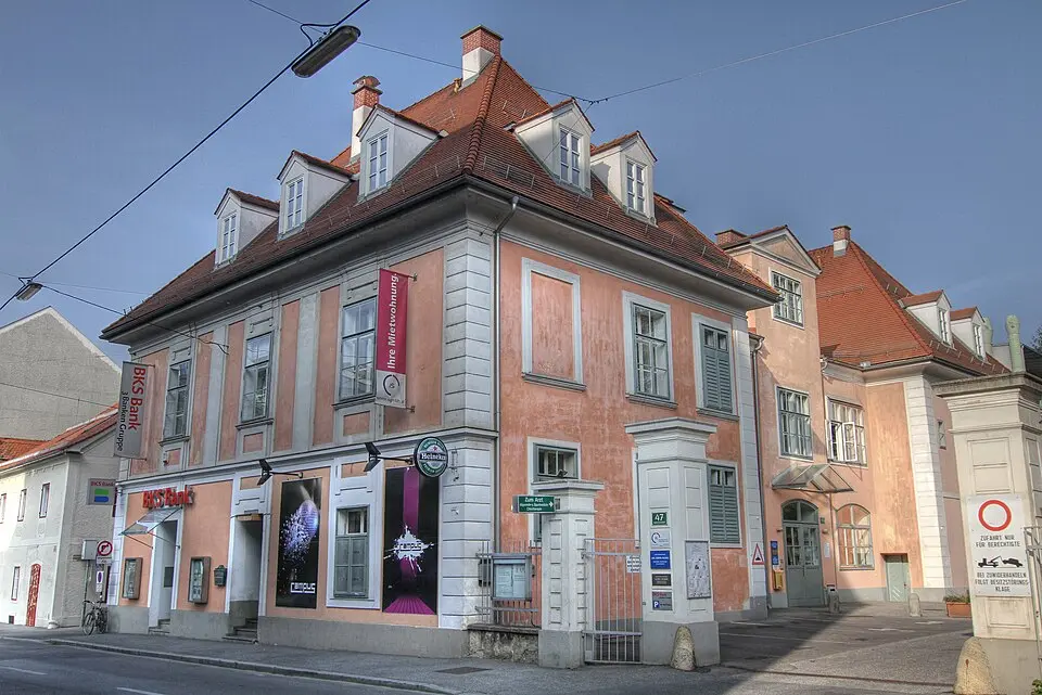 Wohn- und Geschäftshaus, ehem. Vorauerhof