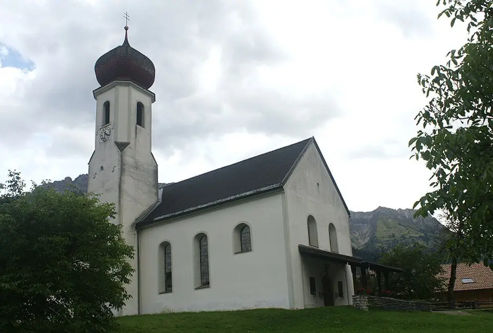 Slika: OW (talk) · CC BY 3.0 Expositurkirche hl. Johannes der Täufer, Friedhof