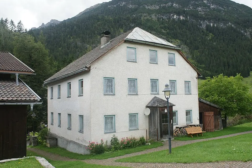 Slika: OW (talk) · CC BY 3.0 Pfarrhaus Vorderhornbach