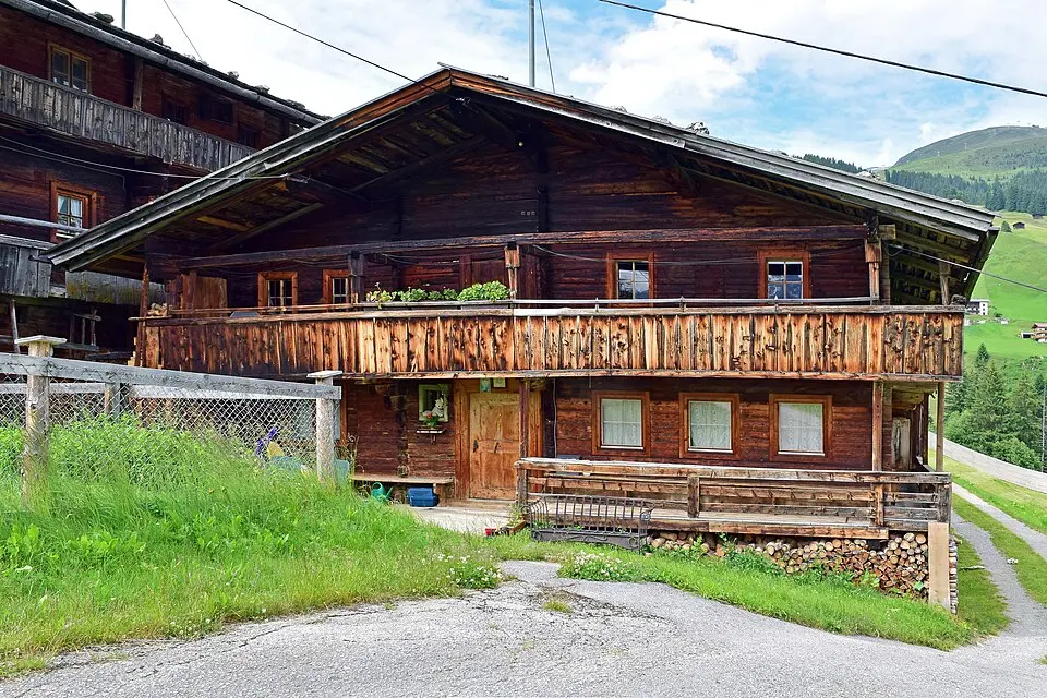 Bauernhof Kristler mit Stall, Stadel und Kornkasten