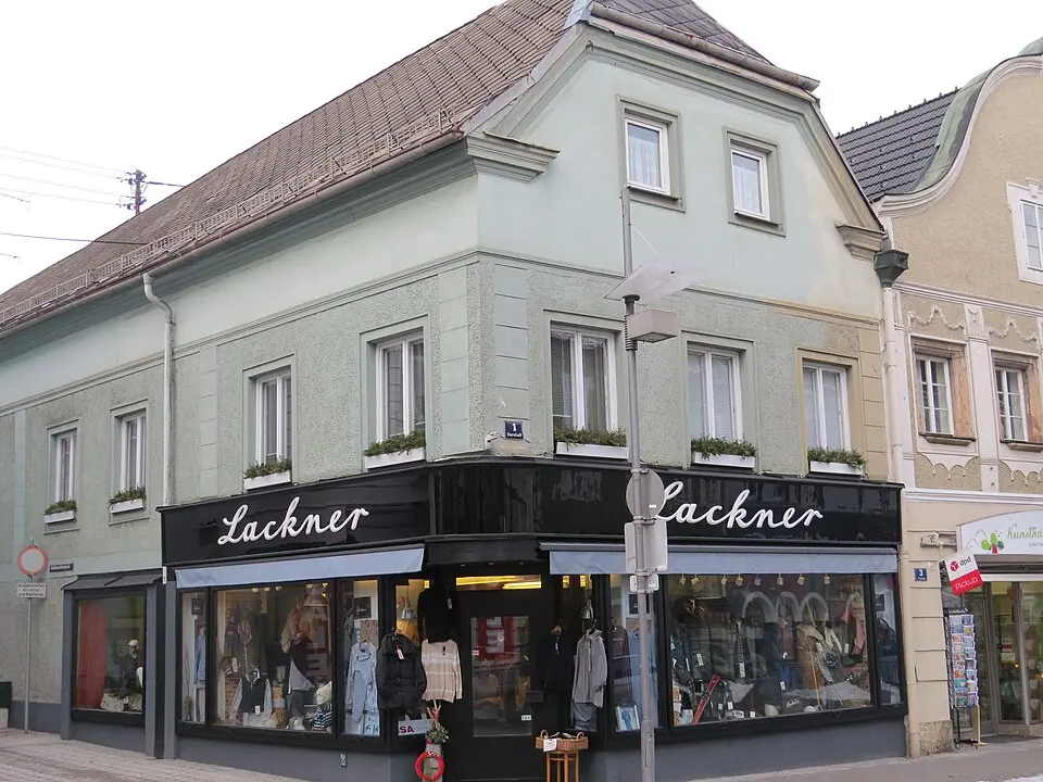 Wohn- und Geschäftshaus