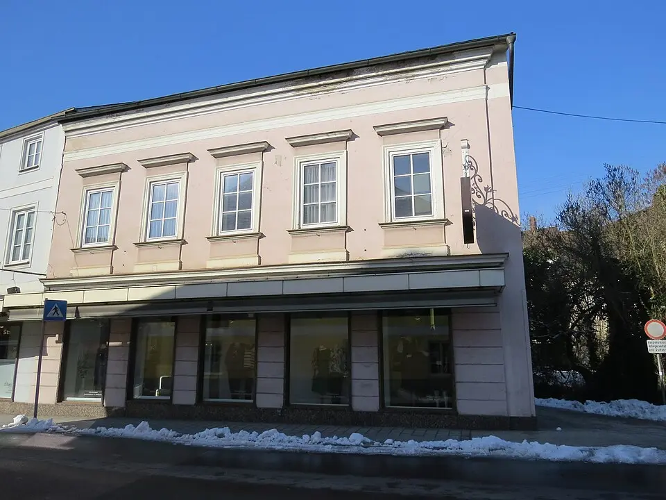 Wohn- und Geschäftshaus