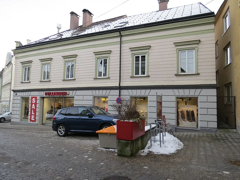 Wohn- und Geschäftshaus