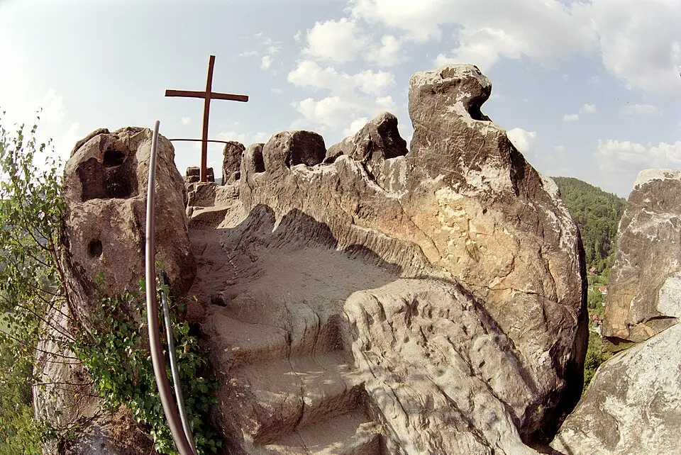 Hochgeladen von: Olaf1541 · CC BY 2.5 Felsenburg Vranov