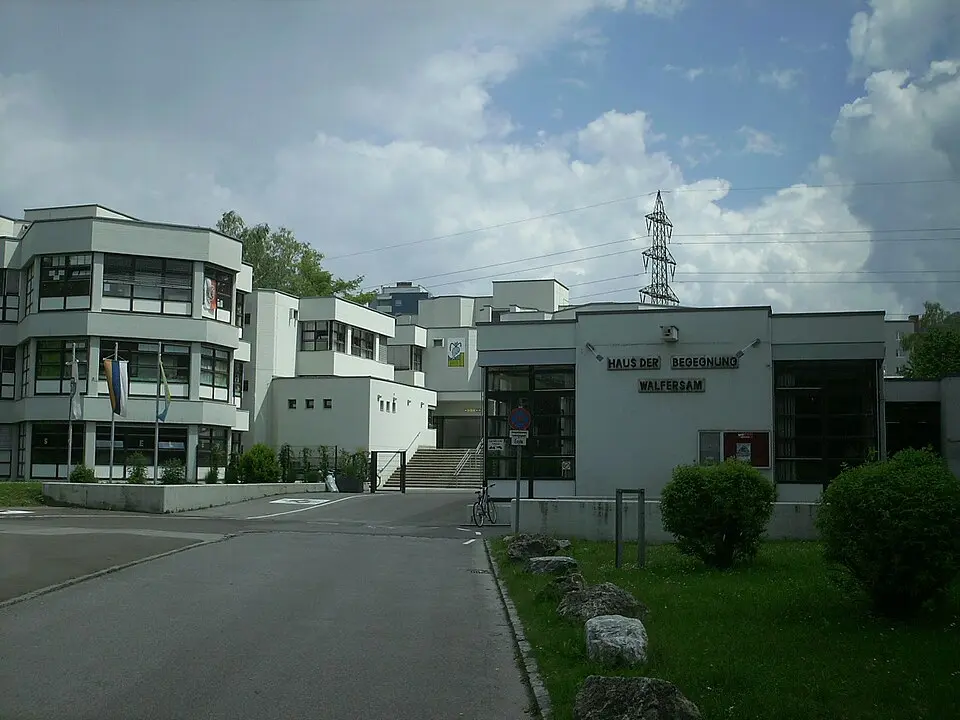 Volksschule, Haus der Begegnung, Sporthalle