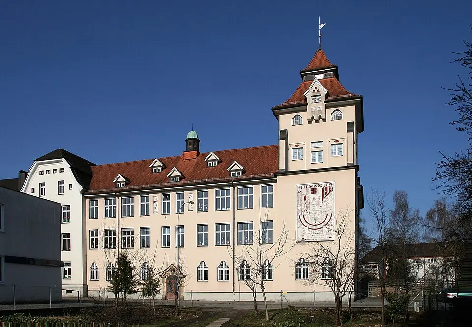 Obrázok: böhringer friedrich · CC BY-SA 2.5 Volksschule Rieden