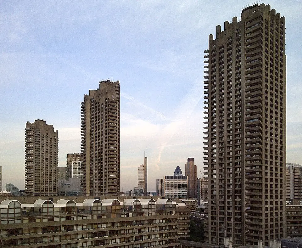 Image: Riodamascus · CC BY-SA 3.0 Barbican Estate