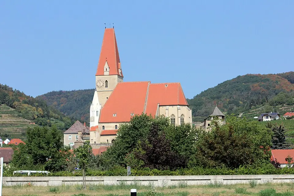 Weißenkirchen: Von der Wehrkirche über die Donau zum Turm in der Kirchenmauer