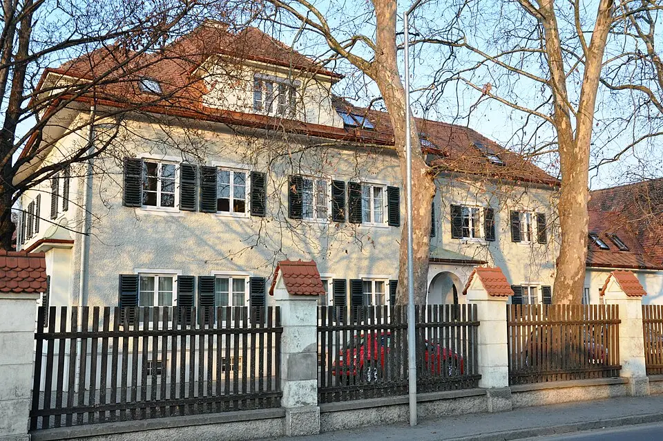 Bild: HGZ · CC BY-SA 3.0 AT Land- und forstwirtsch. Fachschule St. Martin, Baubezirksleitung Leibnitz