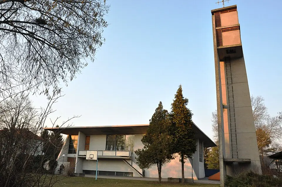 Slika: HGZ · CC BY-SA 3.0 AT Kath. Pfarrkirche Christus der Auferstandene