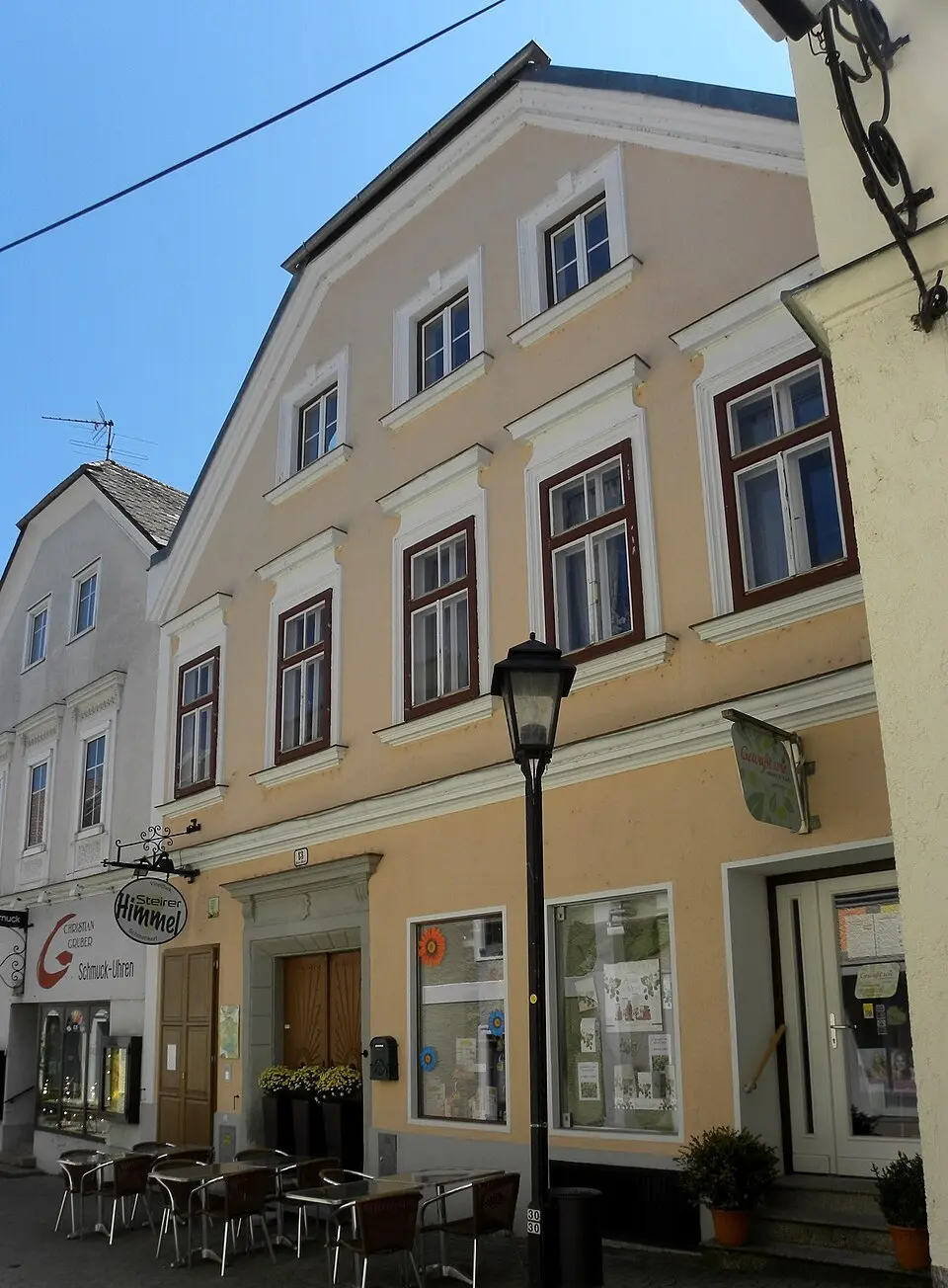 Wohn- und Geschäftshaus