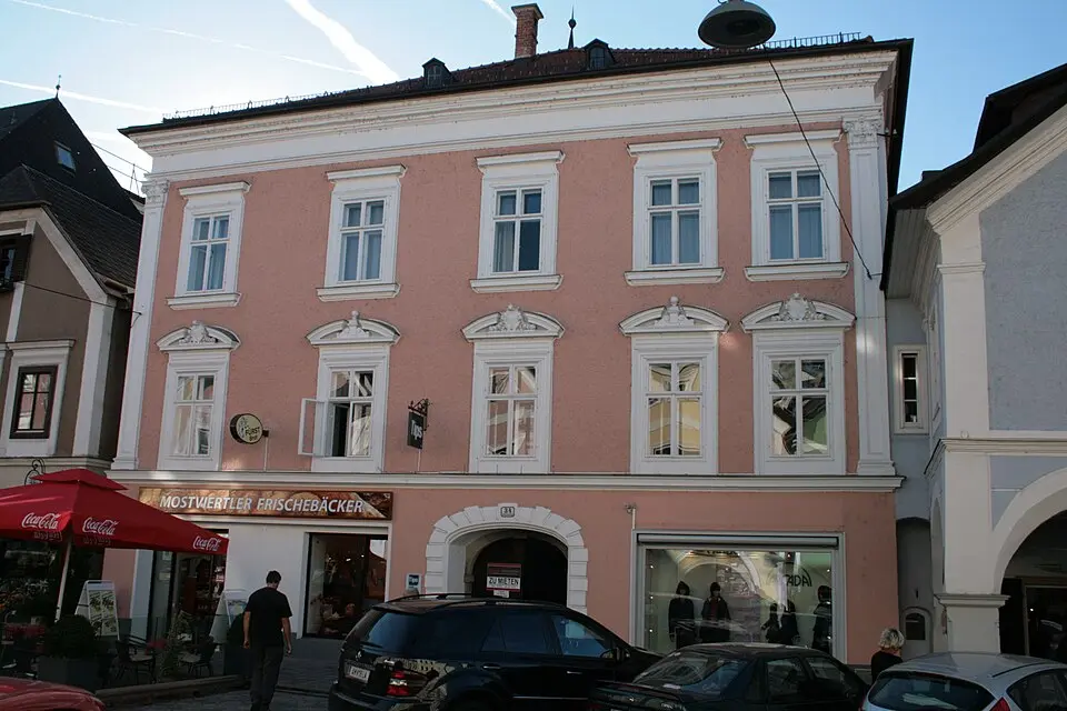 Wohn- und Geschäftshaus