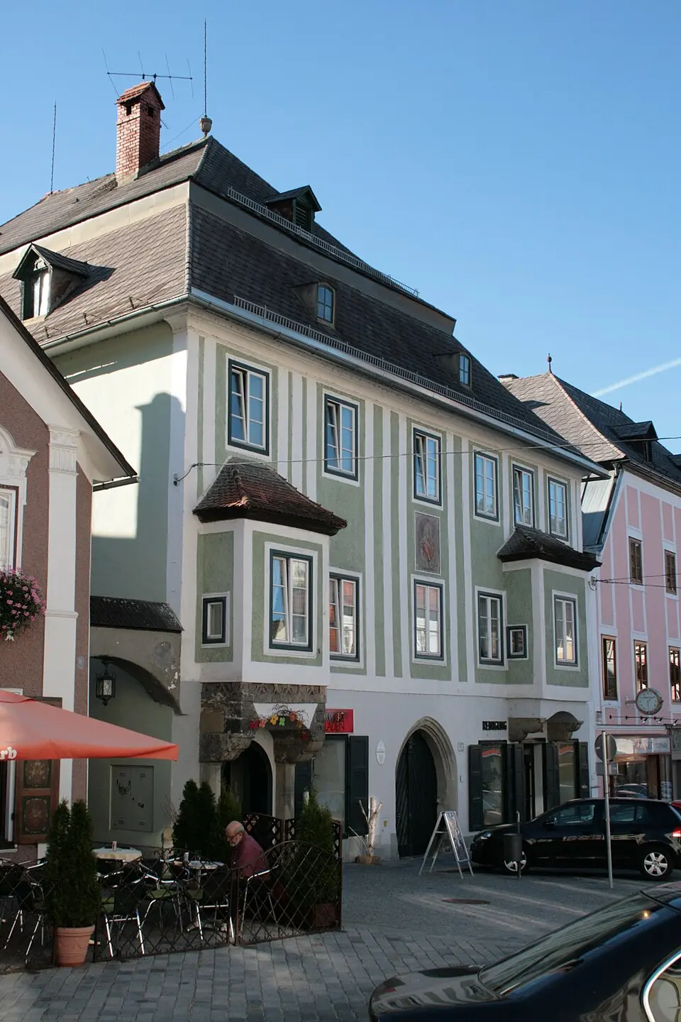 Wohn- und Geschäftshaus