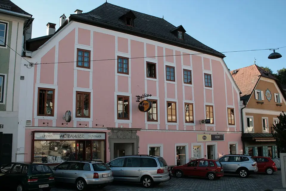 Wohn- und Geschäftshaus