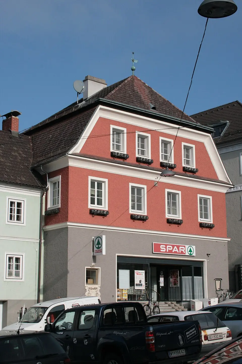 Wohn- und Geschäftshaus