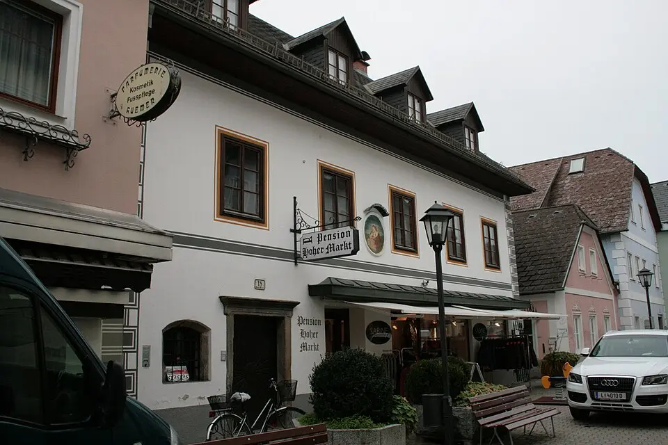 Wohn- und Geschäftshaus