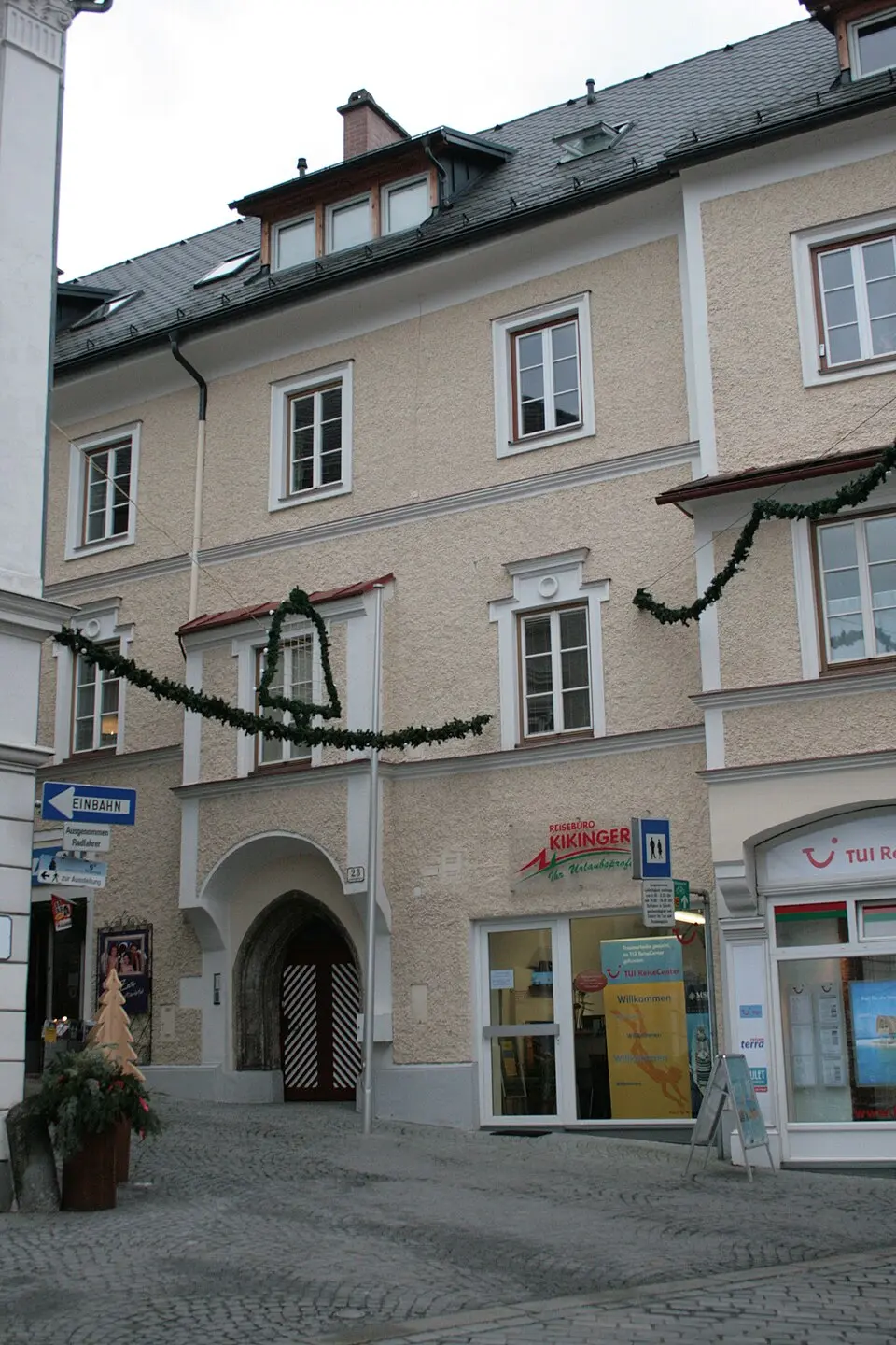 Wohn- und Geschäftshaus
