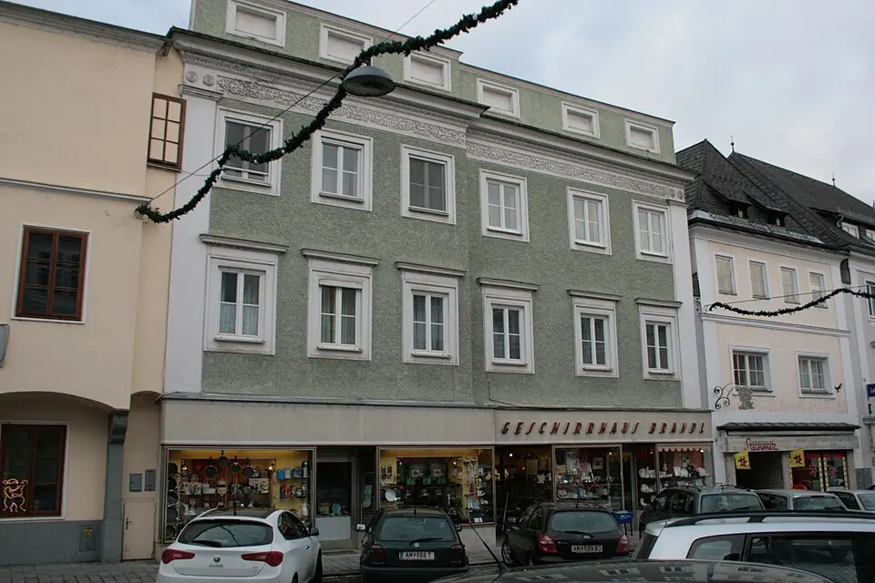 Wohn- und Geschäftshaus