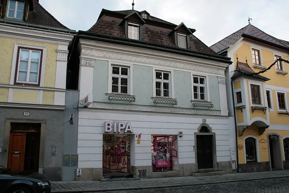 Wohn- und Geschäftshaus