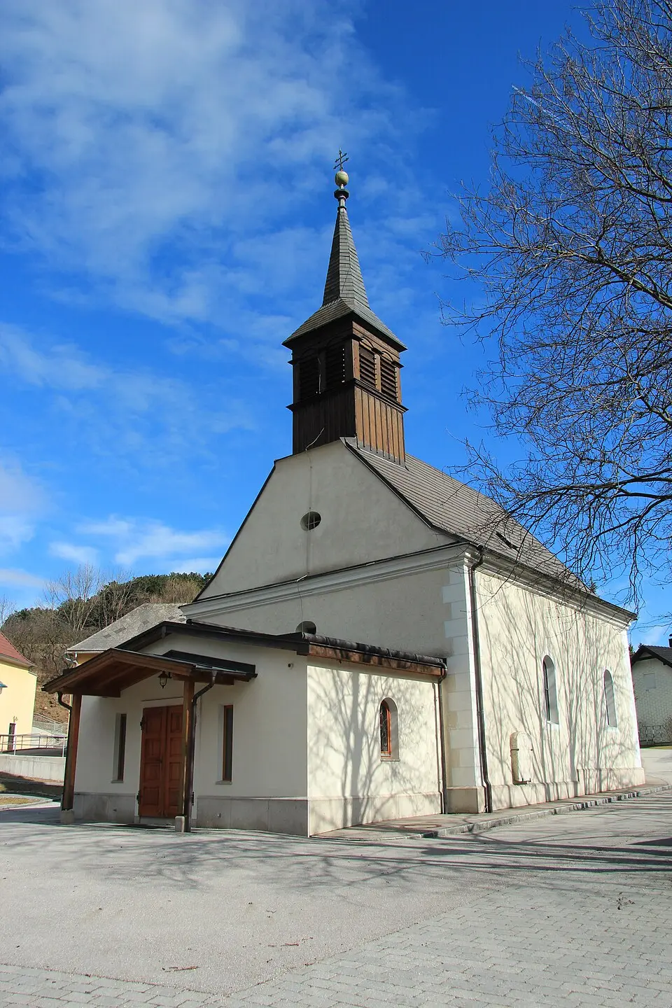Bild: Karl Gruber · CC BY-SA 3.0 Kath. Pfarrkirche Zur Schmerzhaften Mutter Gottes