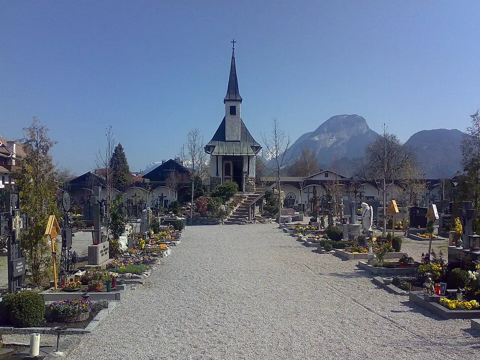 Waldfriedhof/ Neuer Friedhof mit Waldfriedhofkapelle