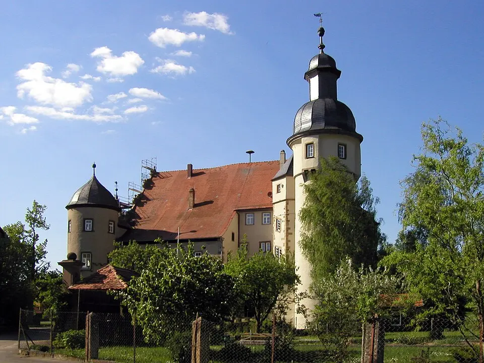Kép: Schorle · CC BY-SA 3.0 Schloss Waldmannshofen