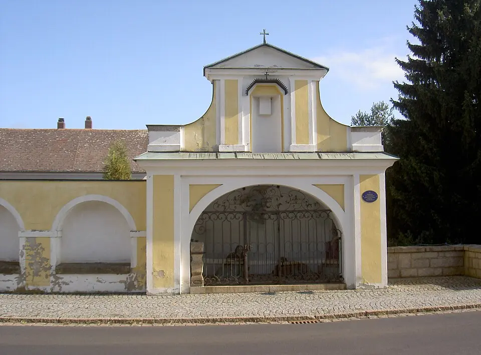 Reste der ehemaligen Klostermauer