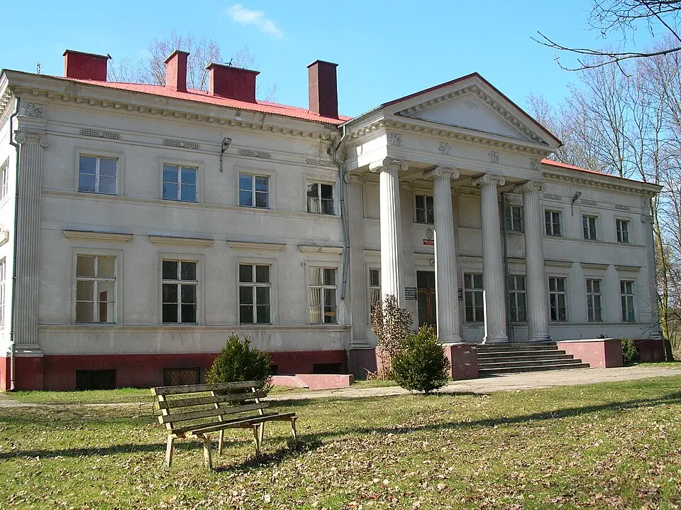 Pałac (ob. szkoła)