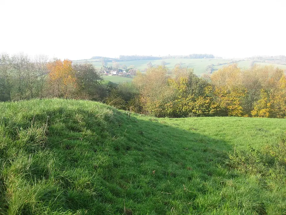 Image: Johnlp · CC BY-SA 3.0 Part of the linear boundary known as the Wansdyke 285m north west of Manor Farm