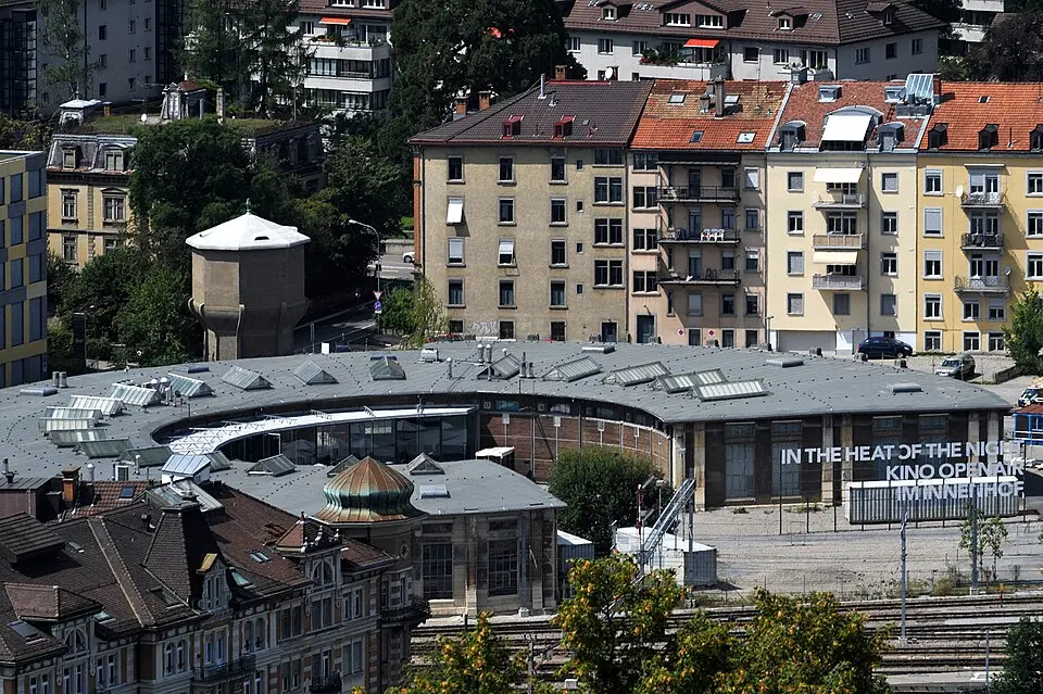 Lokremise mit Wasserturm